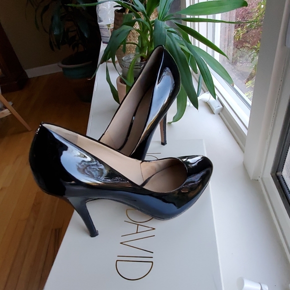 Joan And David Daerina Black Patent Leather Pumps - Picture 7 of 8